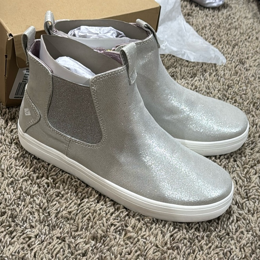 Sperry metallic sneaker bootie crest mid champagne size 5 NWT.